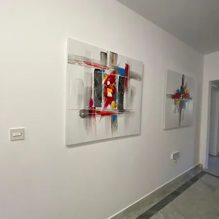 Apartment Xl Spacious Apartment, 4-br In Area, Walk To Sliema - St Julian's