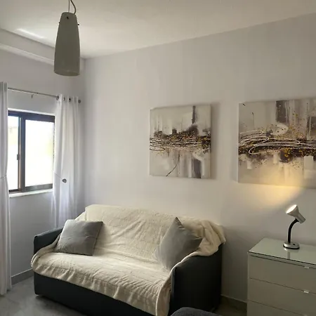 Apartamento Xl Spacious Apartment, 4-br In Area, Walk To Sliema - St Julian's *