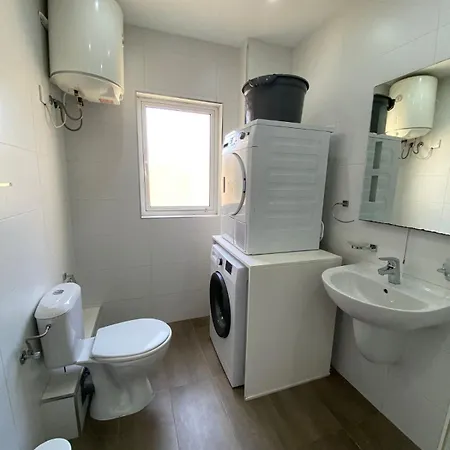 Apartment Xl Spacious Apartment, 4-br In Area, Walk To Sliema - St Julian's *