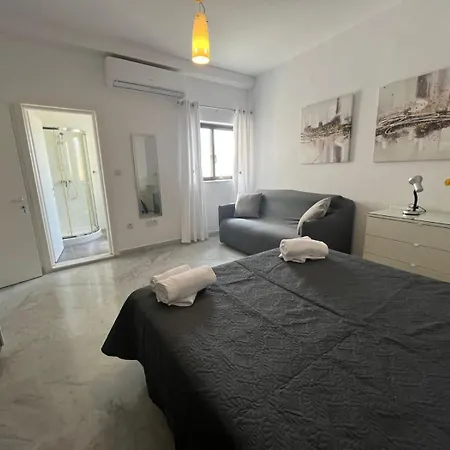 Xl Spacious Apartment, 4-br In Area, Walk To Sliema - St Julian's