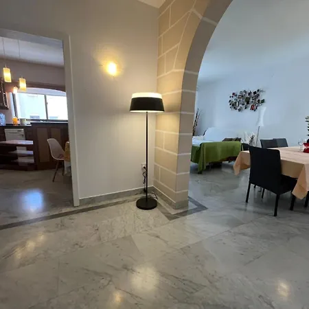 Xl Spacious Apartment, 4-br In Area, Walk To Sliema - St Julian's Apartment
